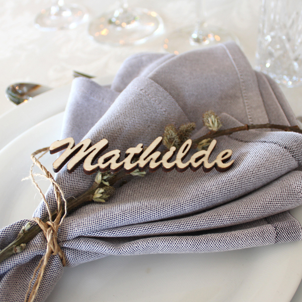 BORDKORT UDSKÅRET NAVNE | træ