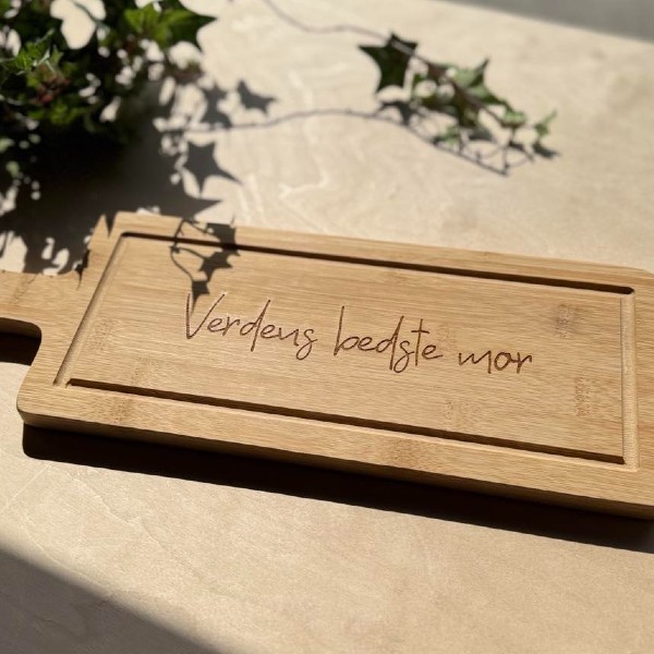 SKÆREBRÆT med gravering | aflangt | BAMBUS