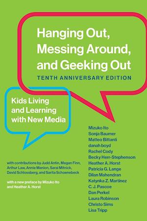 'Hanging Out, Messing Around, and Geeking Out' - Matteo Bittanti, Mizuko Ito og Sonja Baumer - Bog