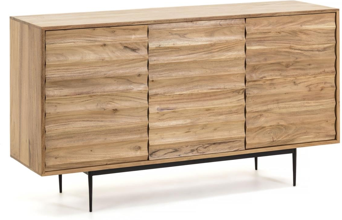 Skænk Kave Home Delsie i akacietræ natur/sort med stålben, 3 låger og soft-close-funktion