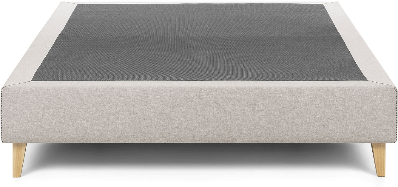 Dobbeltseng sengeramme Kave Home Nikos 180x200 cm beige pletresistent stof