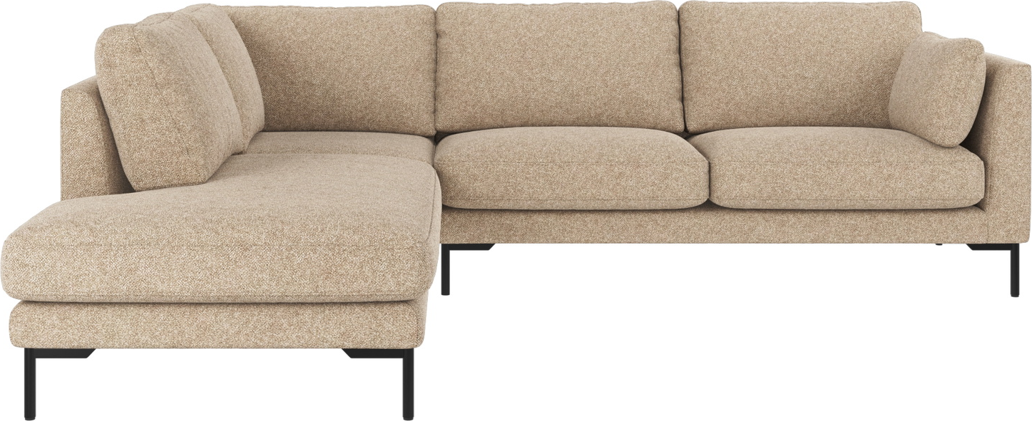 Hjørnesofa Rowico Corwin venstrevendt beige polyester med sorte metalben 266x226 cm