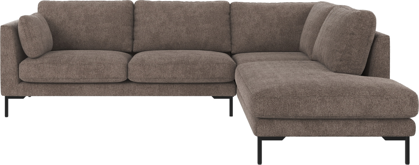 Hjørnesofa Rowico Corwin højrevendt i mørk beige Greg 7 stof med sorte metalben H83×B266×D226 cm
