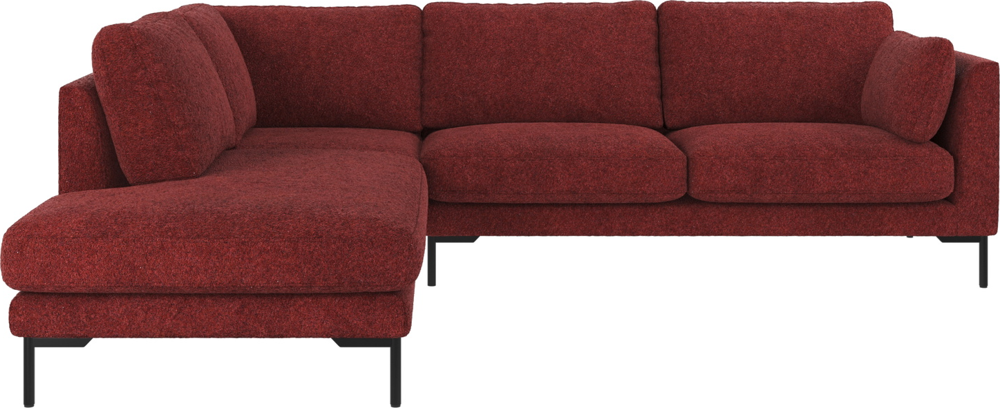 Hjørnesofa Rowico Corwin venstrevendt 266x226 cm dybrød/sort Anna 8-stof med sortlakerede metalben