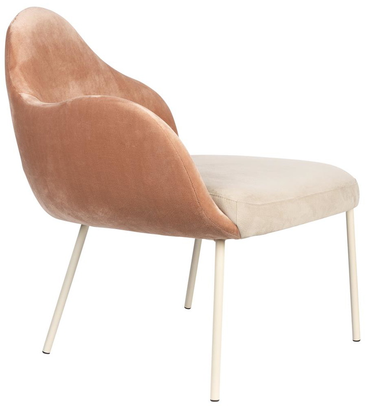 Loungestol Zuiver Friuli nougat stoflænestol med brandhæmmende skum og pulverlakerede stålben