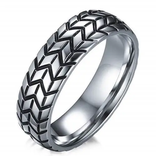 Tire herrering i stål.