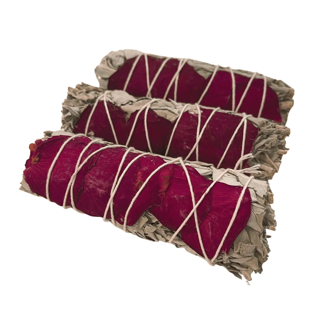 Hvid salvie bundt med rosenblade