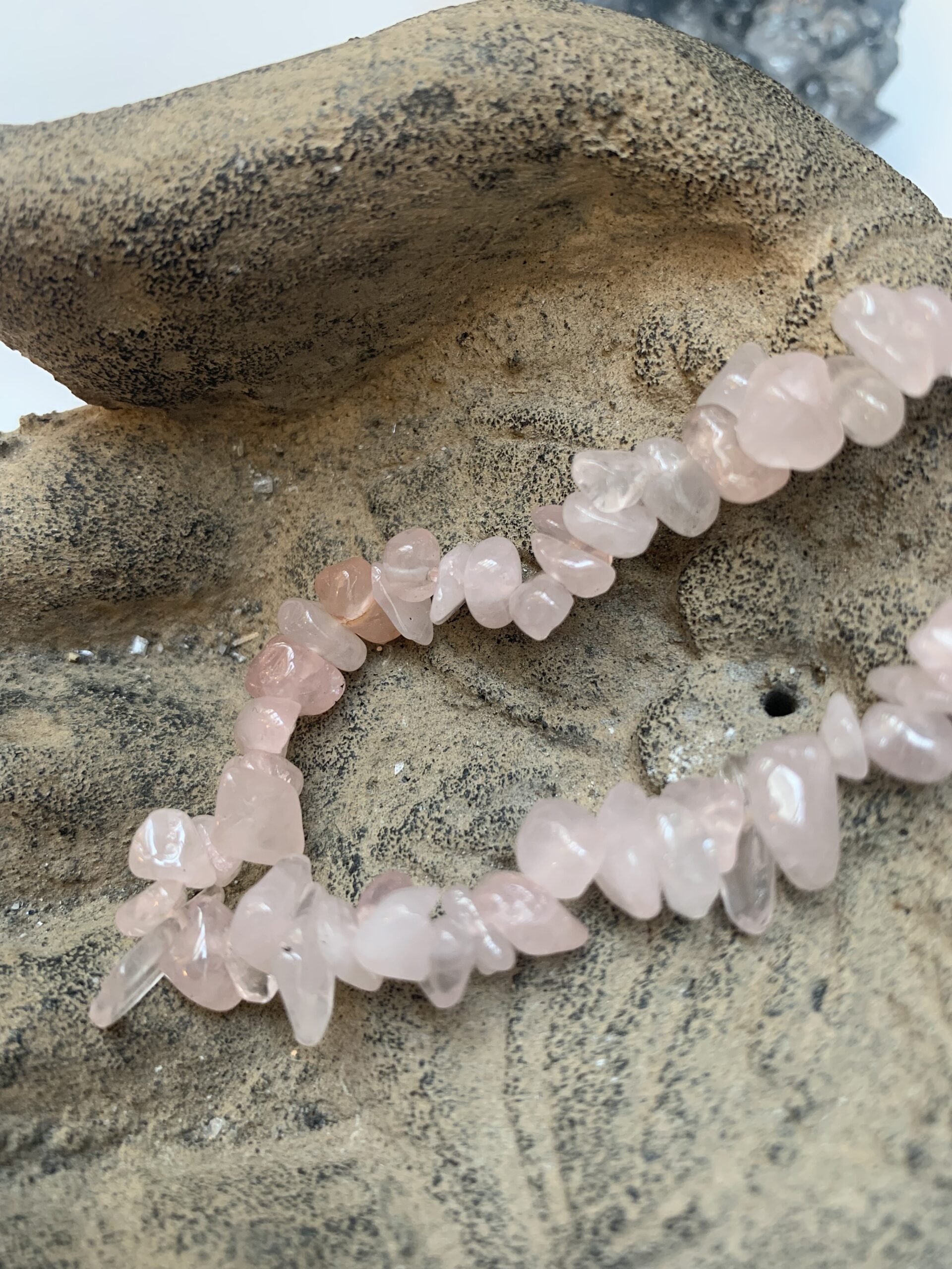 Krystal chips armbånd - Rosa kvarts