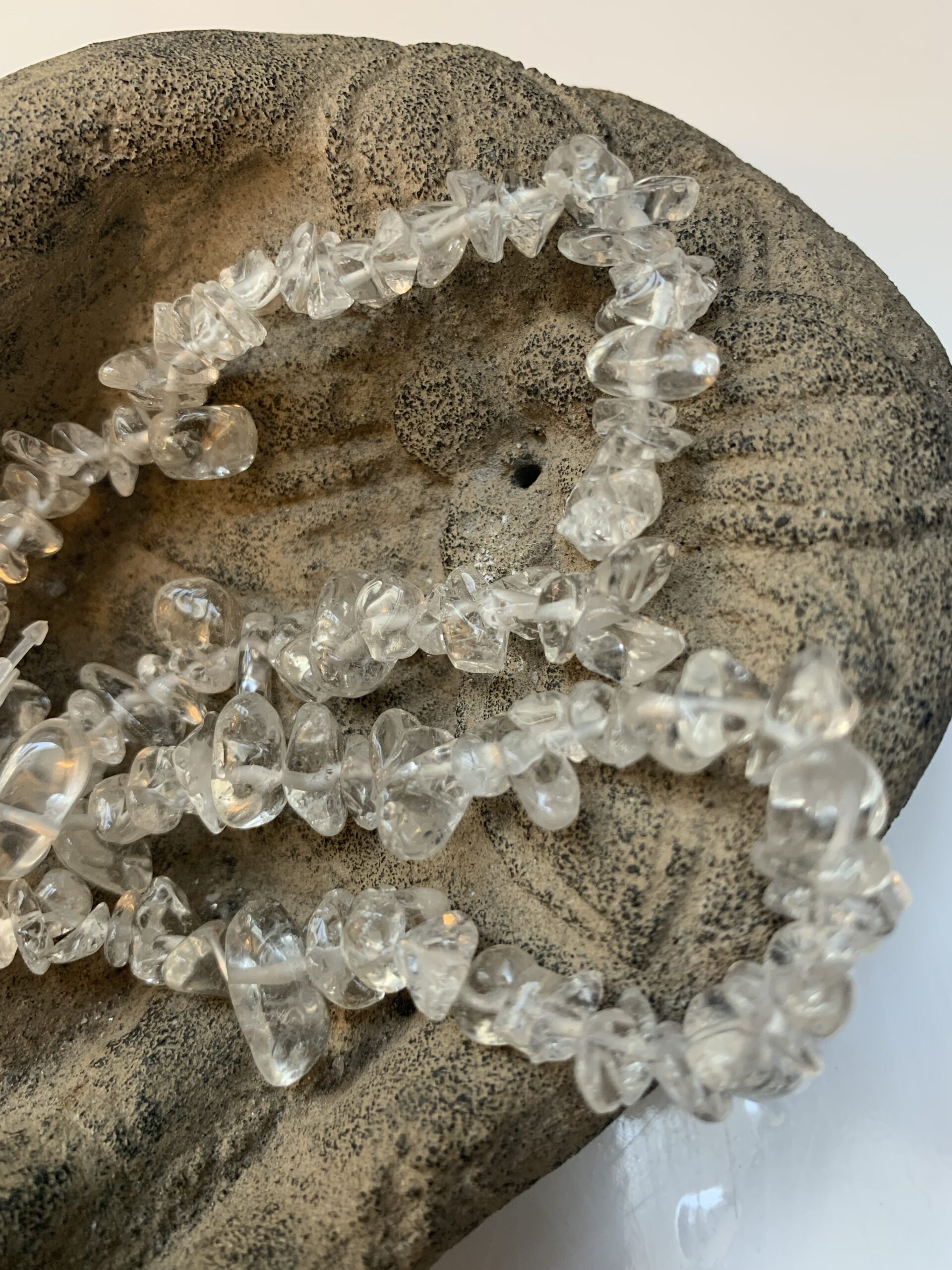 Krystal chips armbånd - Bjerg krystal