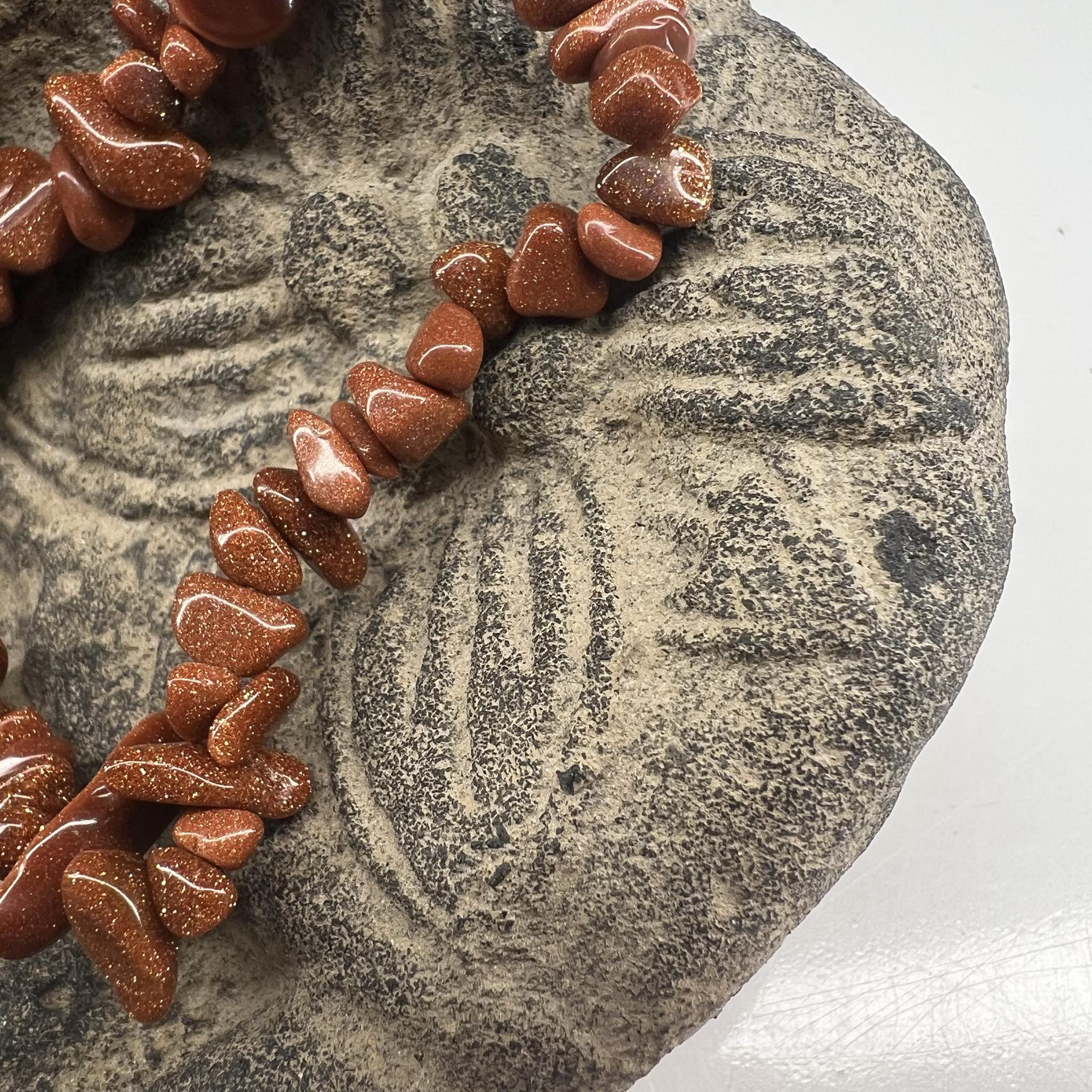 Krystal chips armbånd - Guldsten