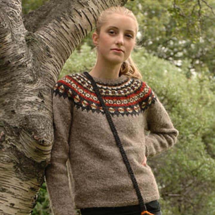 25-21 Aftur sweater i Lettlopi - Garn - Hillesvåg