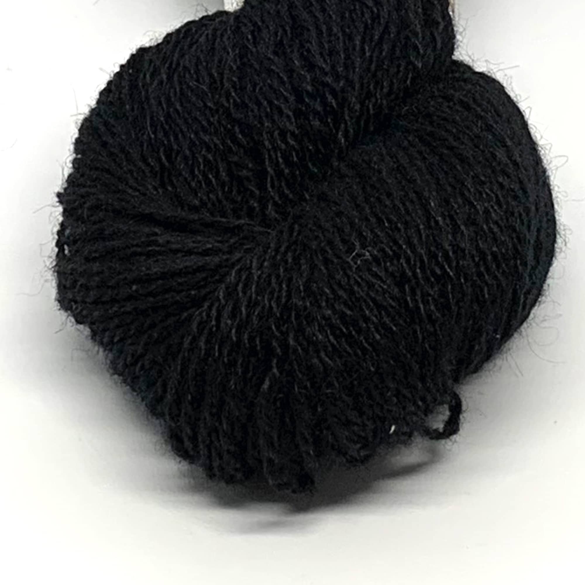 Tinde - 652109 svart - Strikkegarn > Strik norsk trøje > Hillesvåg > Tinde - Hillesvåg