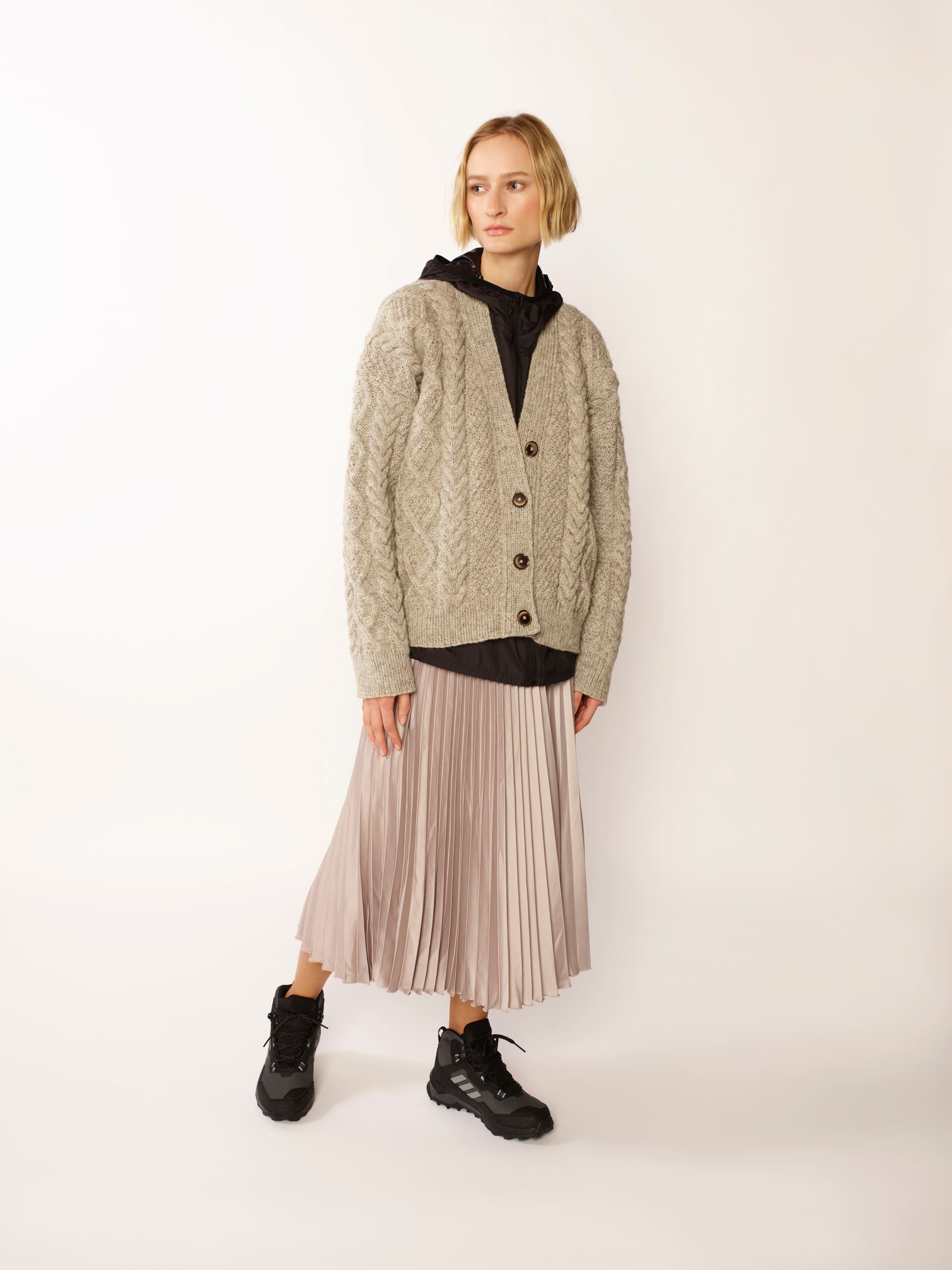 Janne flettejakke 425-10 - Garn - Hillesvåg