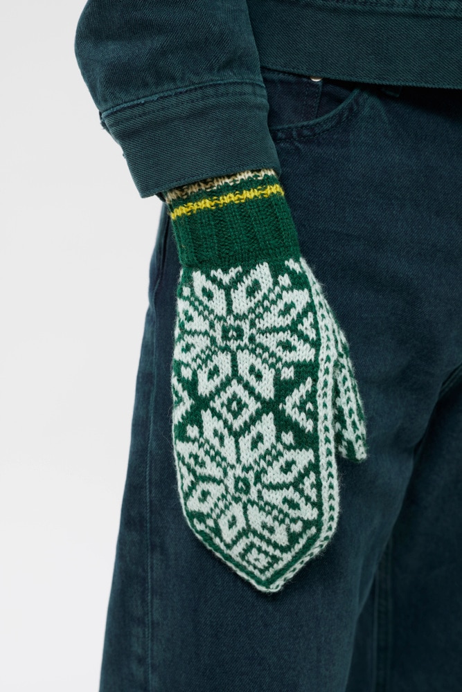 437-2 Vanter med stjernerose til børn, kvinder og mænd - Garn - Rauma