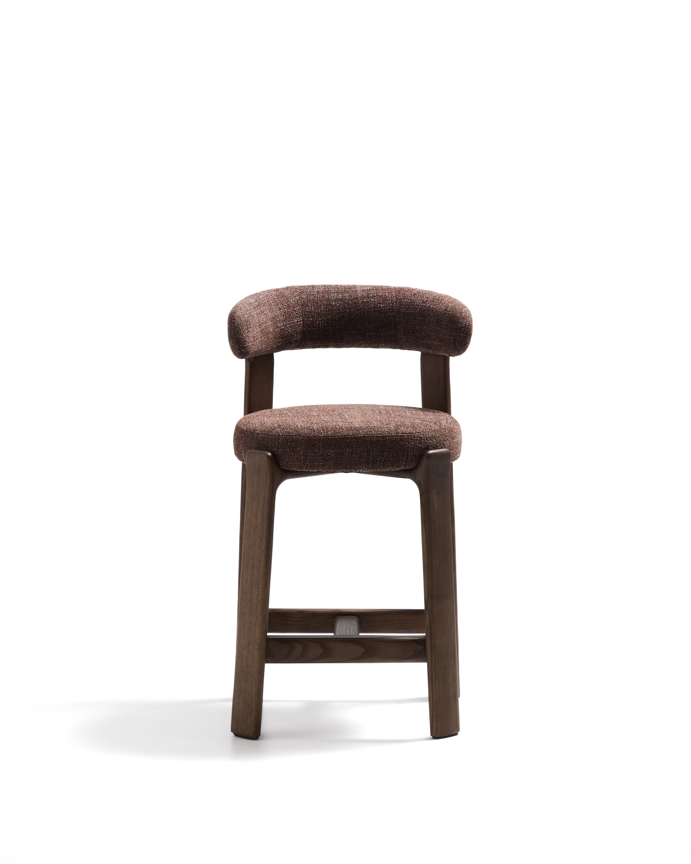 KAVE HOME Granit barstol, m. ryglæn og fodstøtte - brun chenille og valnøddefarvet asketræ (65)