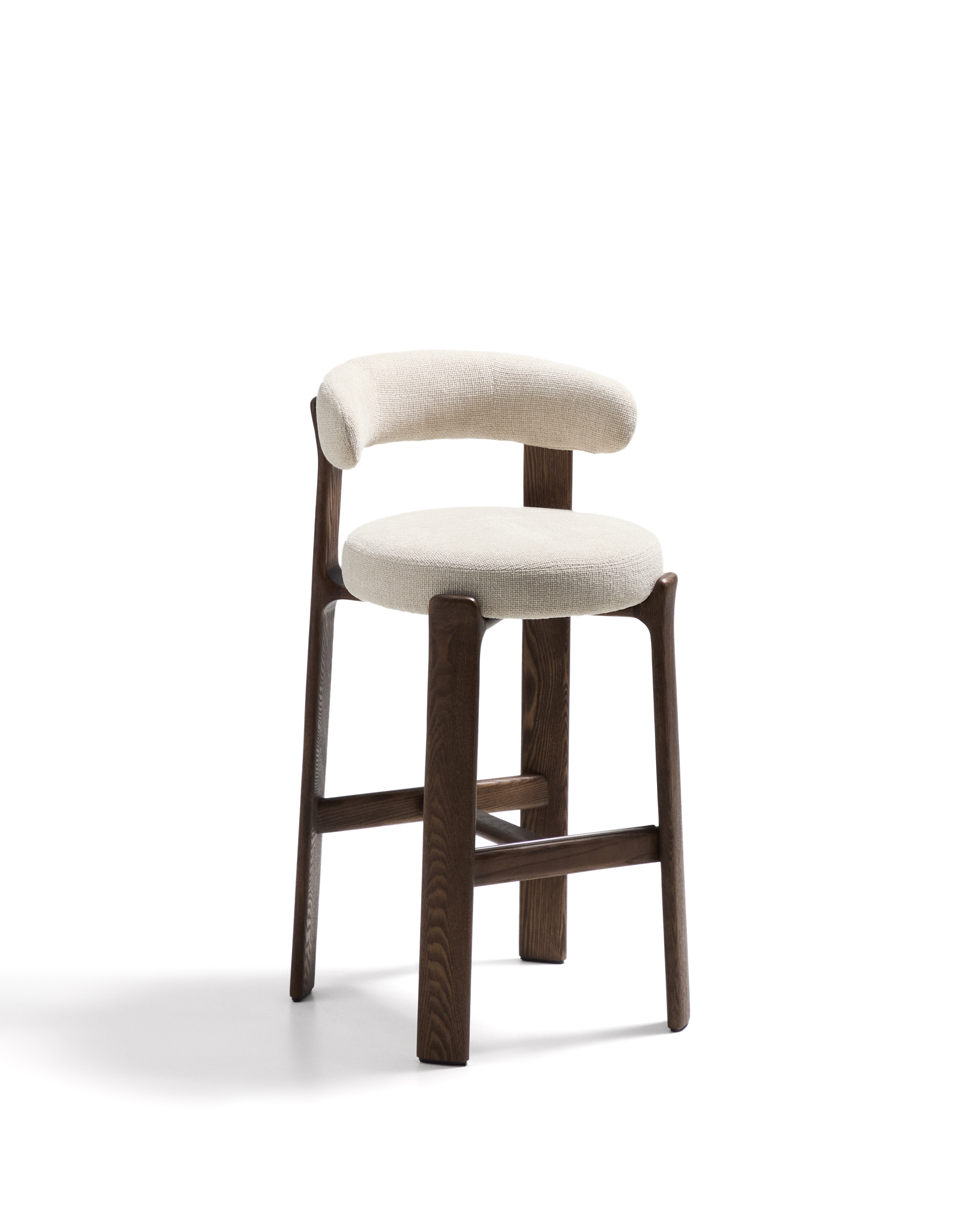 KAVE HOME Granit barstol, m. ryglæn og fodstøtte - beige chenille og valnøddefarvet asketræ (75)