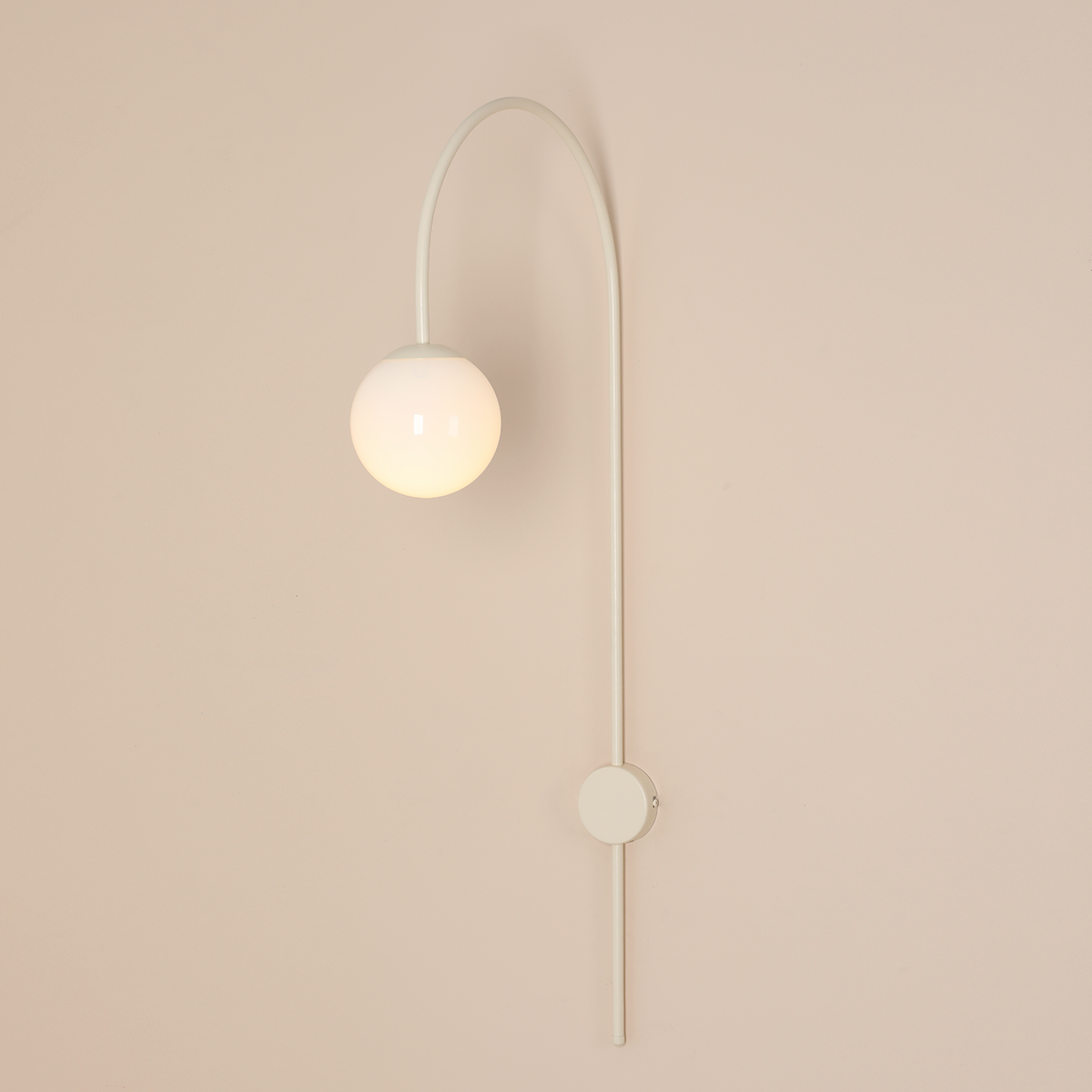 Twiggy - Væglampe i cremefarvet metal og hvidt glas