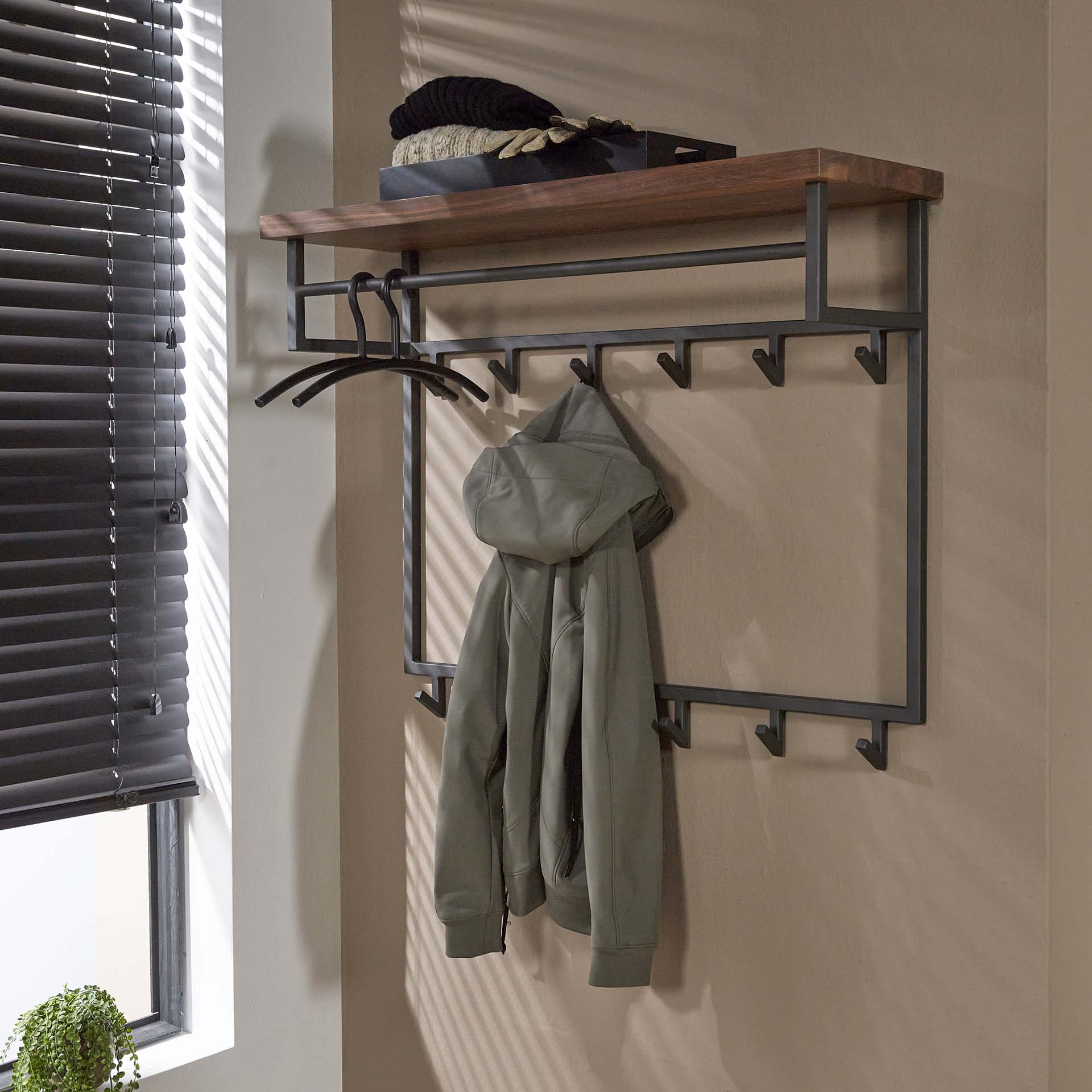 Acai88 - Hattehylde i massivt valnøddetræ med knager