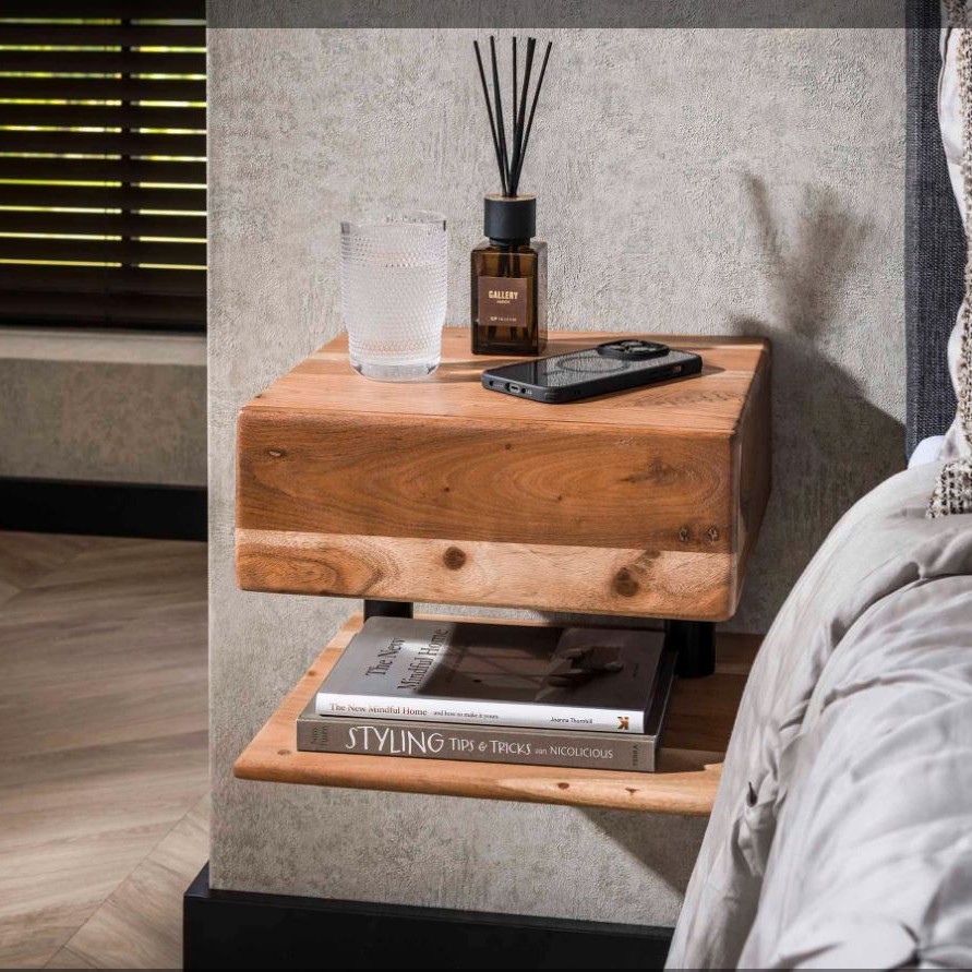 Bali - Sengebordi massiv akacietræ med hylde og skuffe