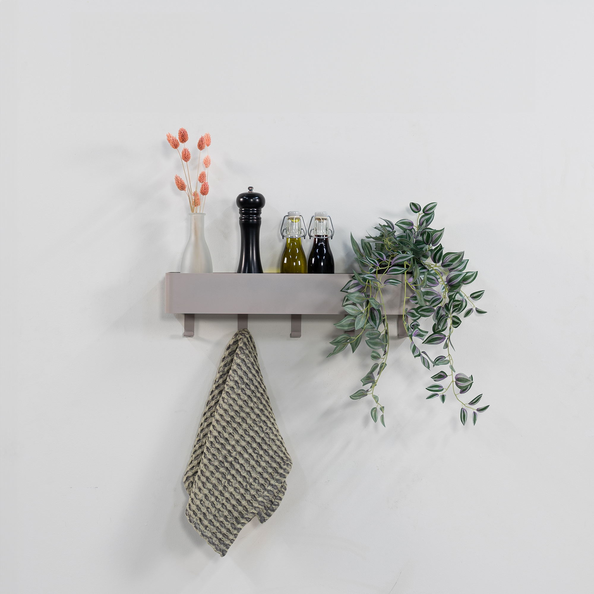 Maxi - Hylde, knage i silky taupe metal med 5 knager