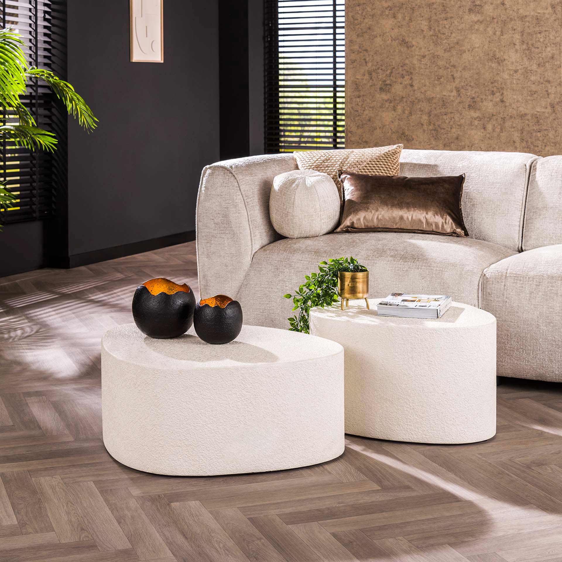 Peak - Sofabordssæt i hvid marmor composite, organisk trekantet form