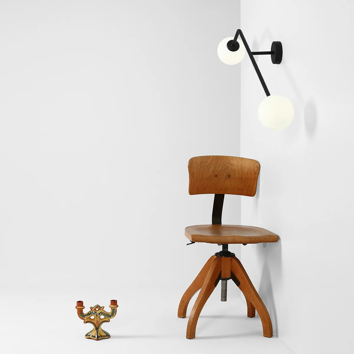 Limelight - Væglampe i sort metal og hvidt glas, bredde 97 cm