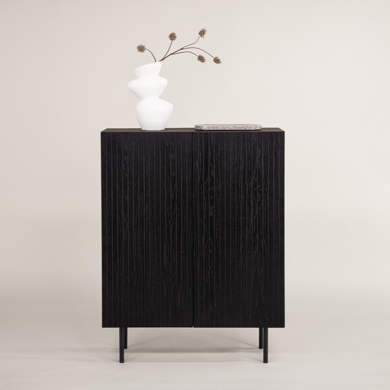 Primas - Skab i sort egefiner på MDF