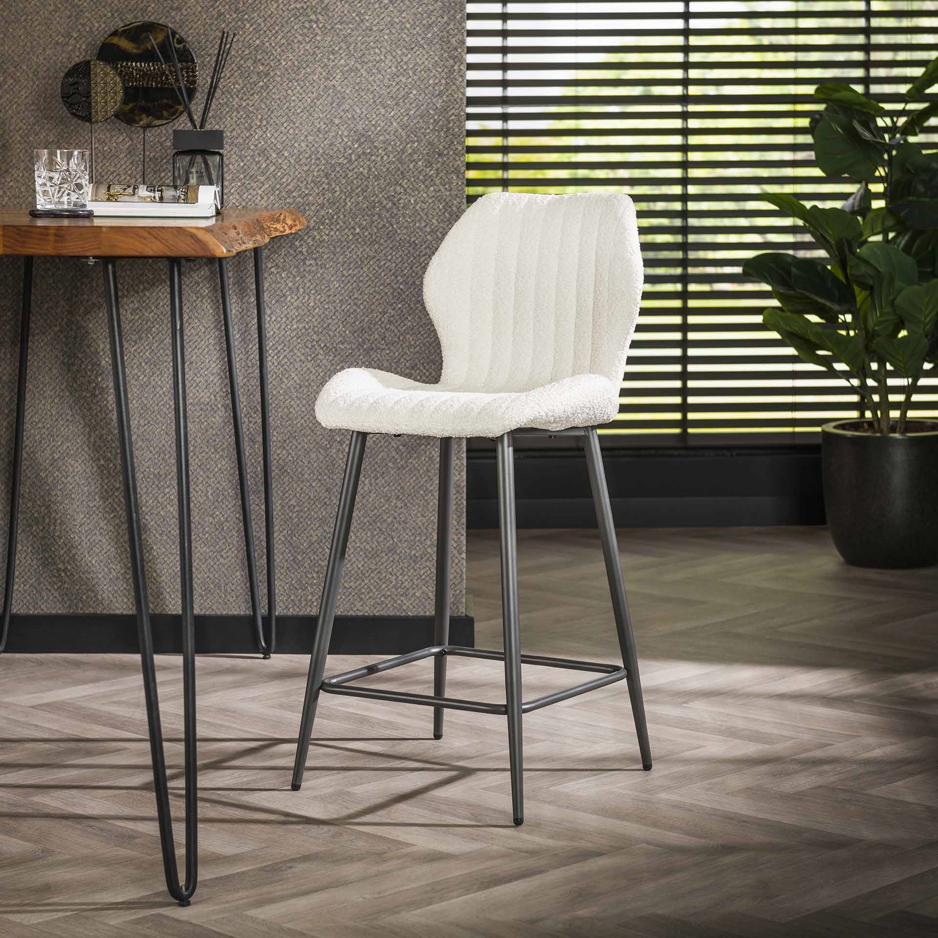 Shape-Up - 2 barstole i hvid Bouclè stof