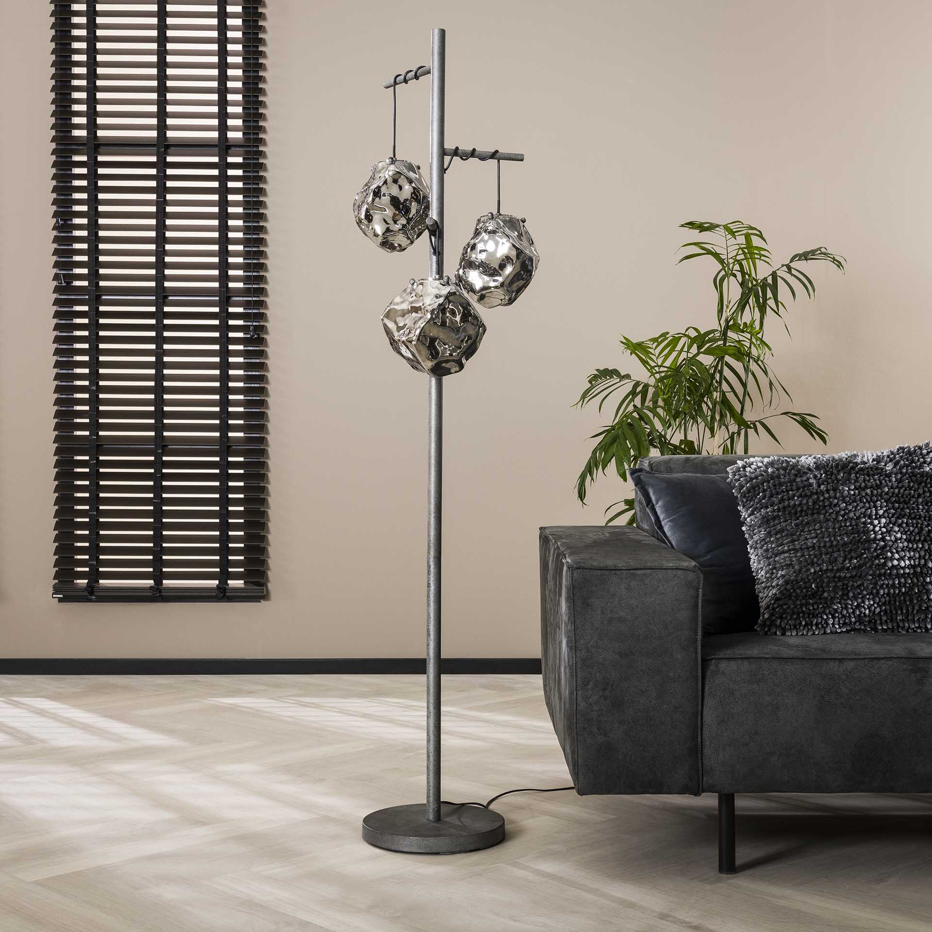 Gulvlampe i antik sølv og glas