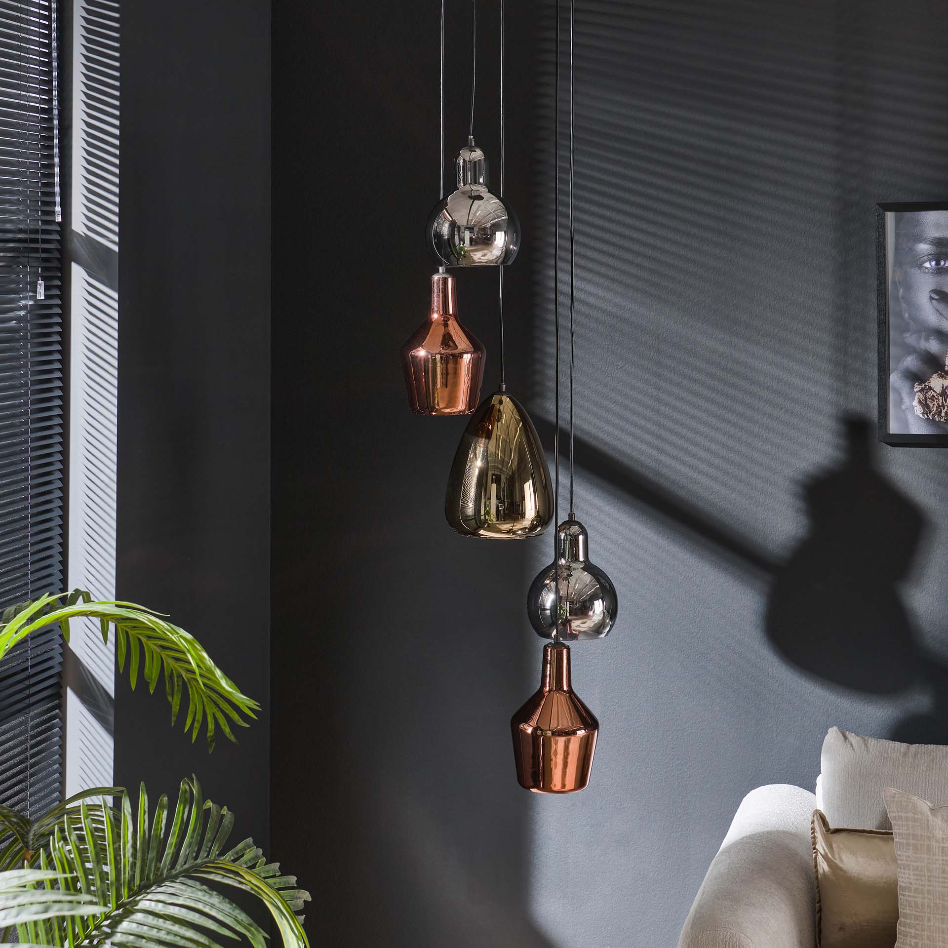 Olympia - Loftlampe med fem glasskærme i forskellig finish Levering med pære(r)