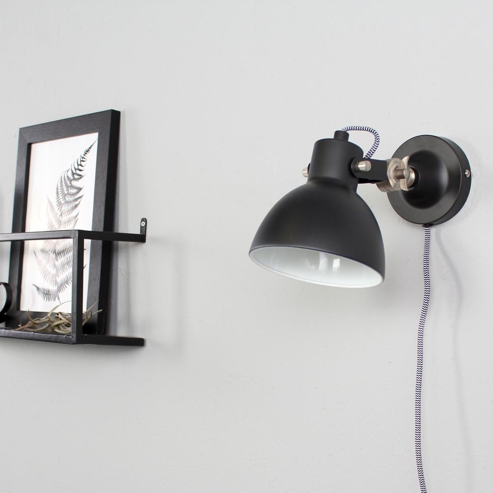 Don - væglampe i sort metal