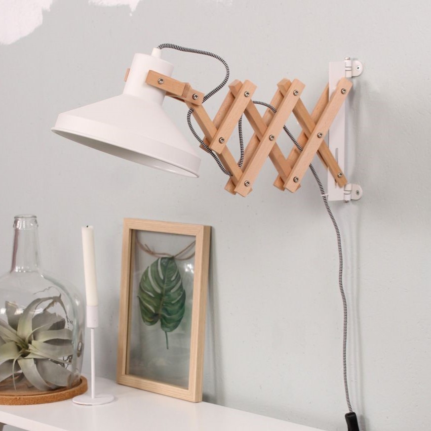 Edward - væglampe i træ og hvidt metal