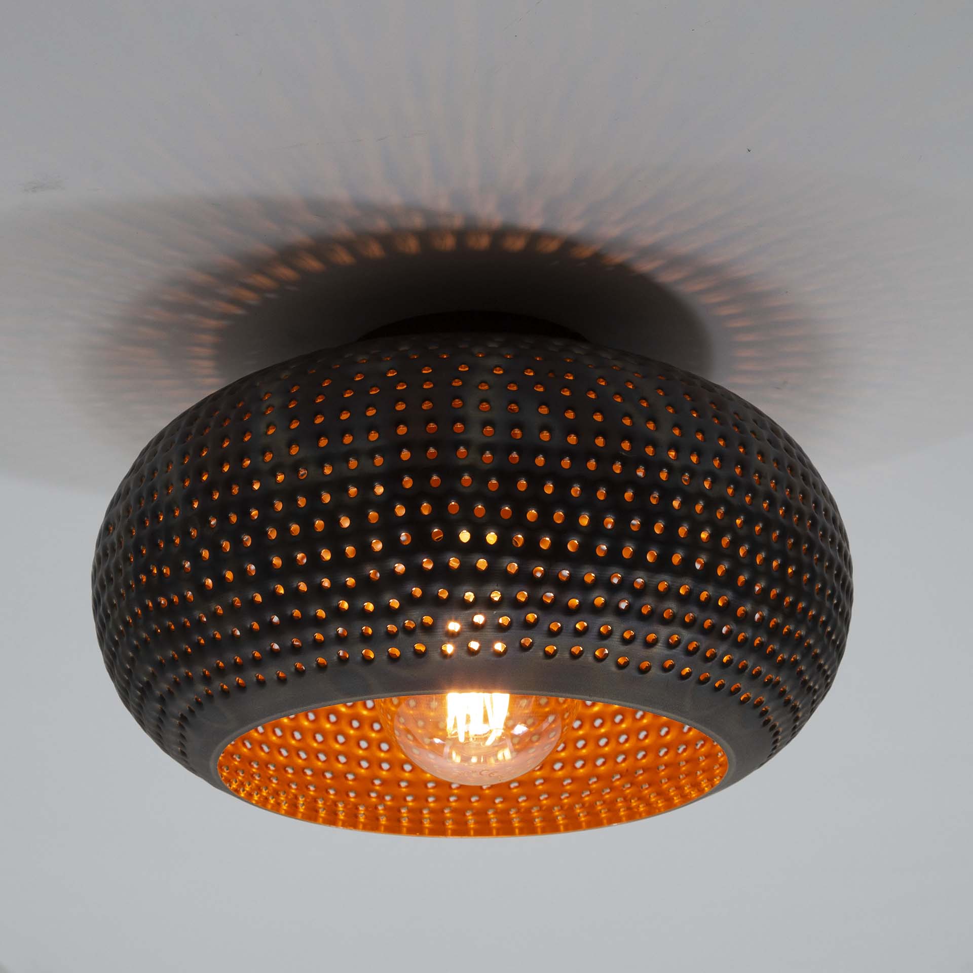 Perfora - Plafond lampe i sort-brun metal Levering med pære(r)