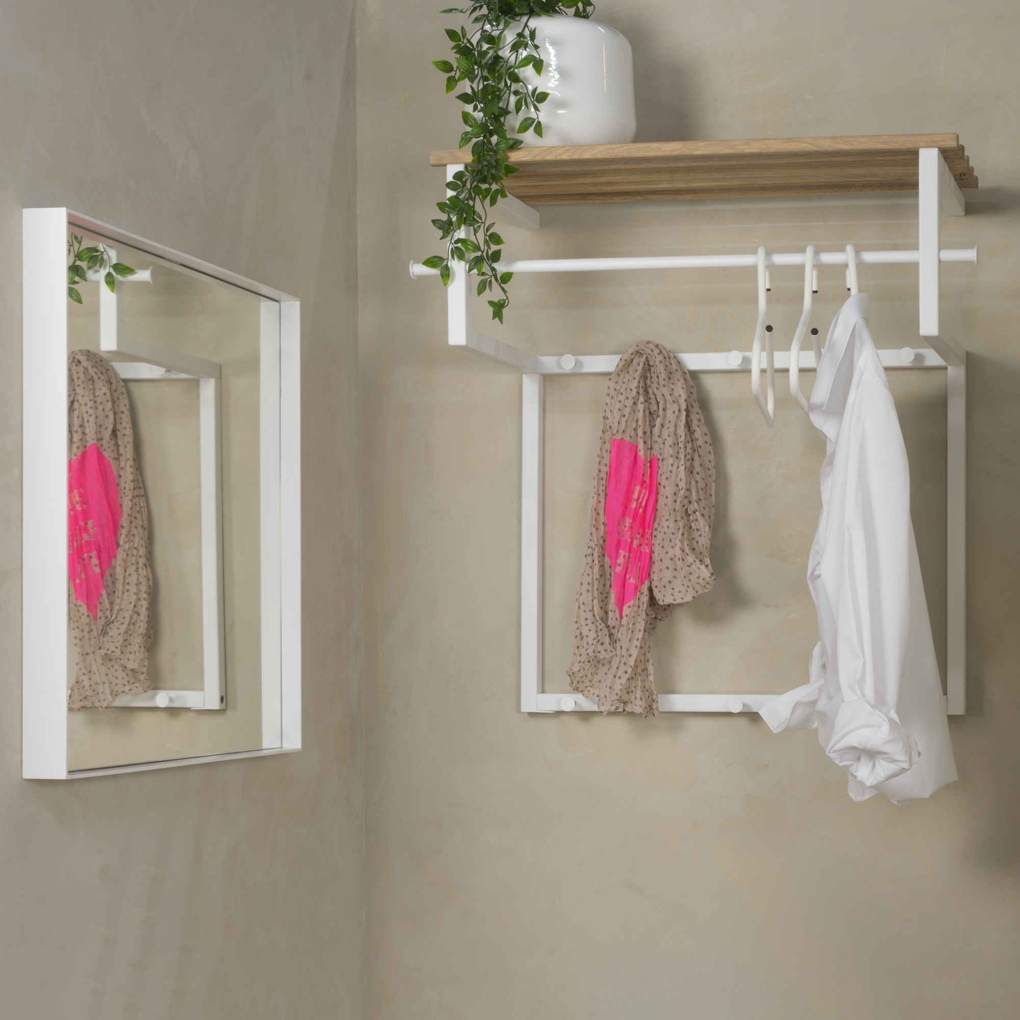 Razor - Hattehylde i hvid metal og egetræ