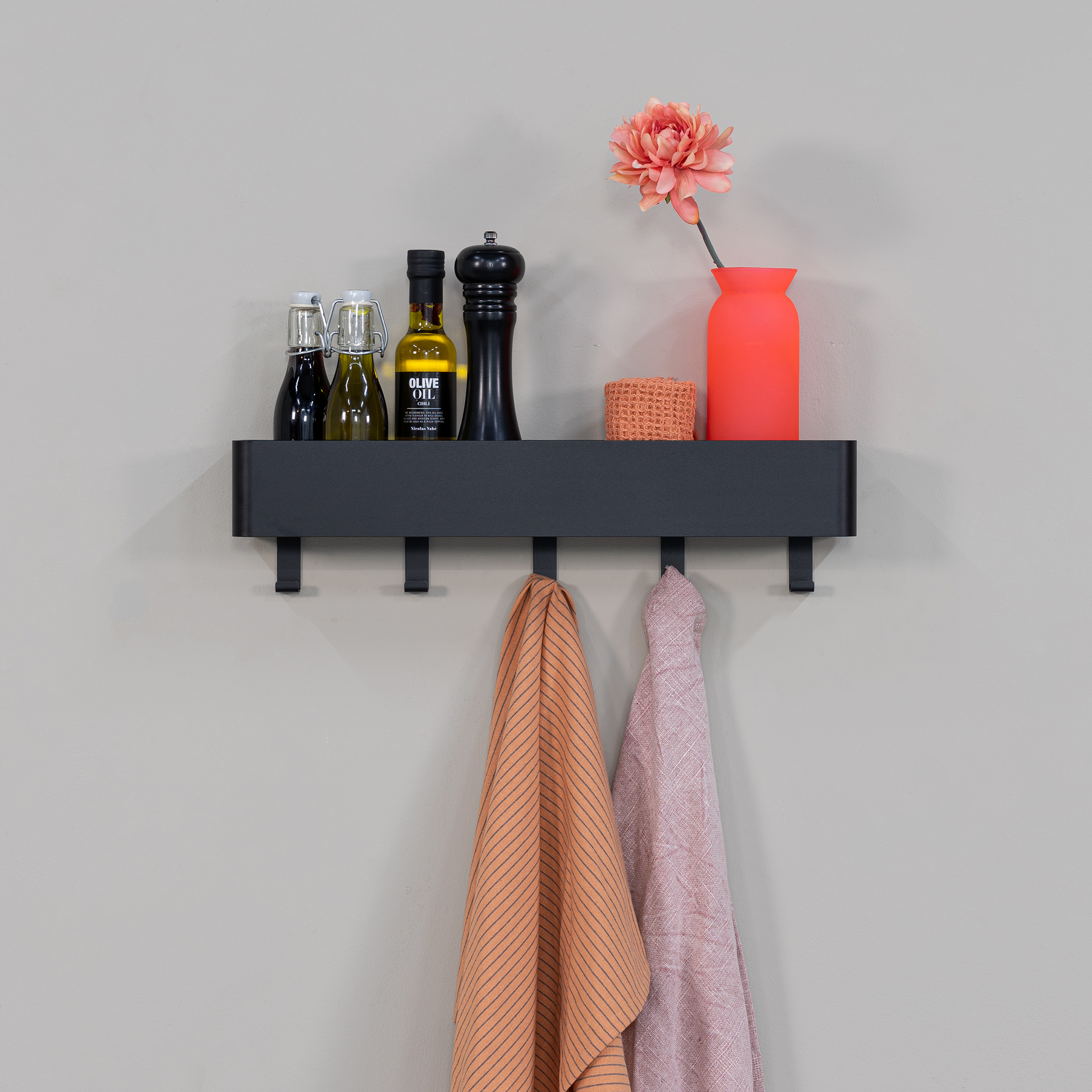 Maxi - Hylde, knage i sort metal med 5 knager