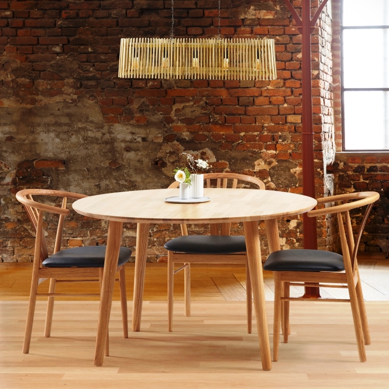 DT 100 - Rundt spisebord ø 120 cm. med 1 tillægsplade i massiv eg Sæbebehandlet