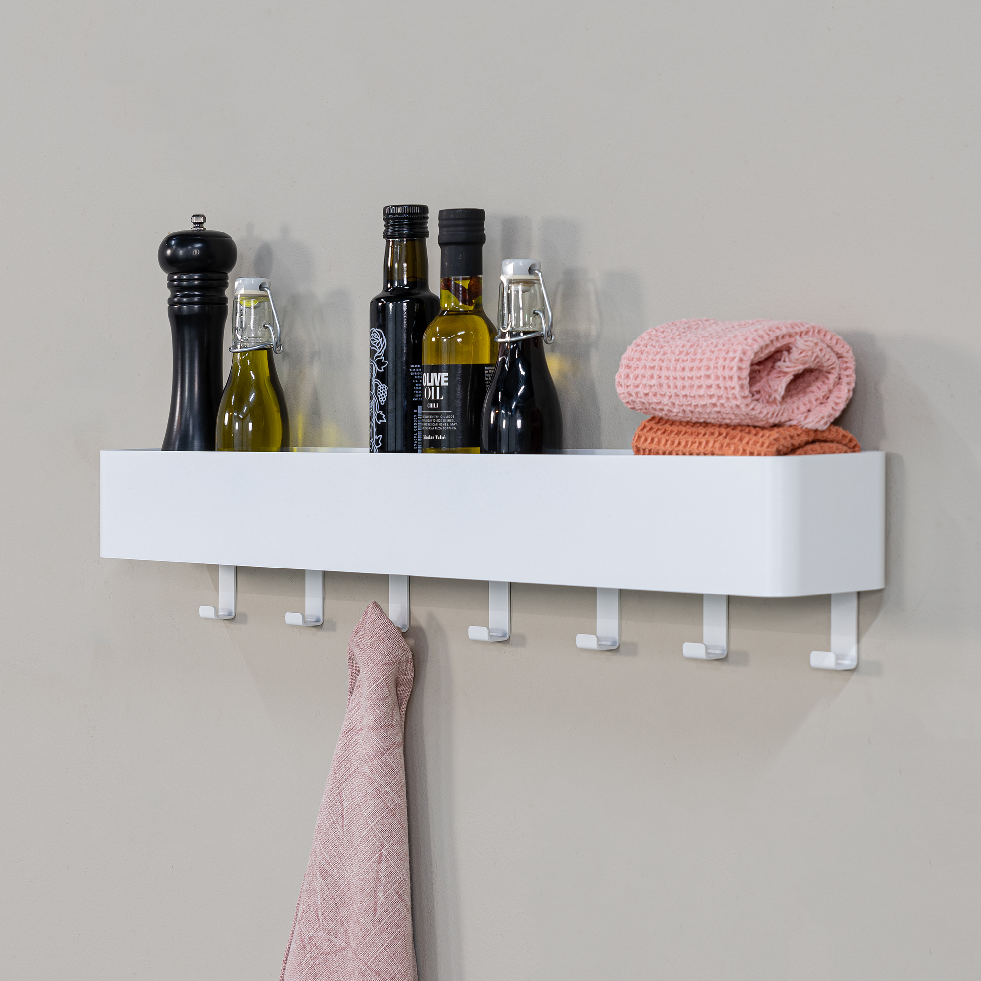 Maxi - Hylde, knage i hvid metal med 7 knager