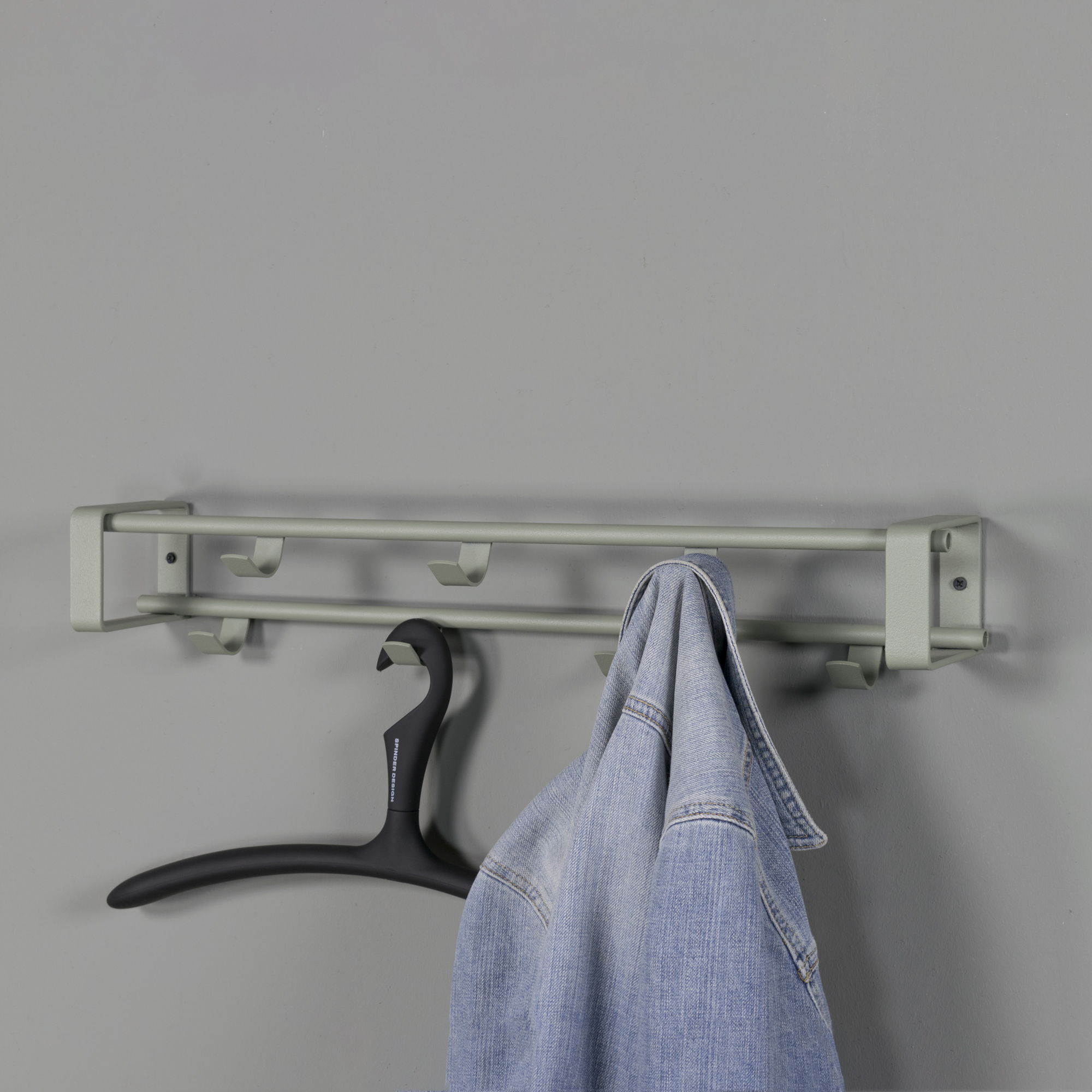 Dinex - Knagerække i støvet grøn metal