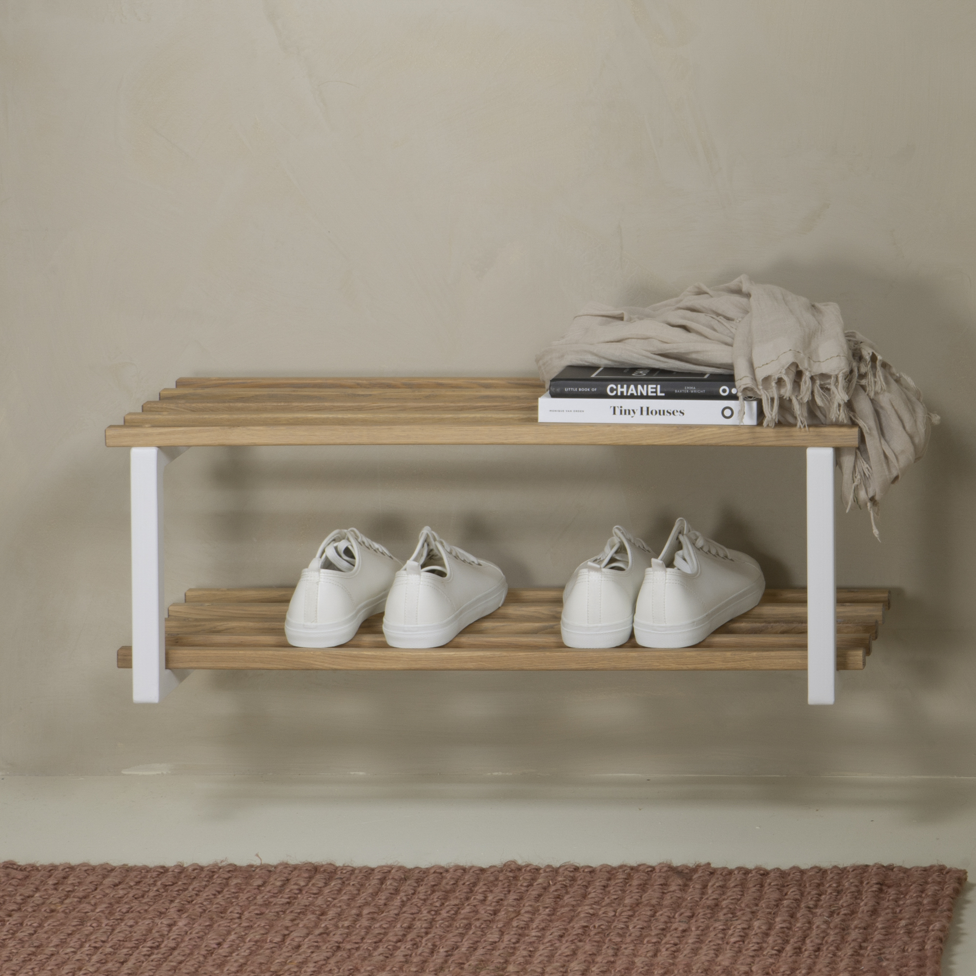 Razor - Skohylde i hvid metal og egetræ