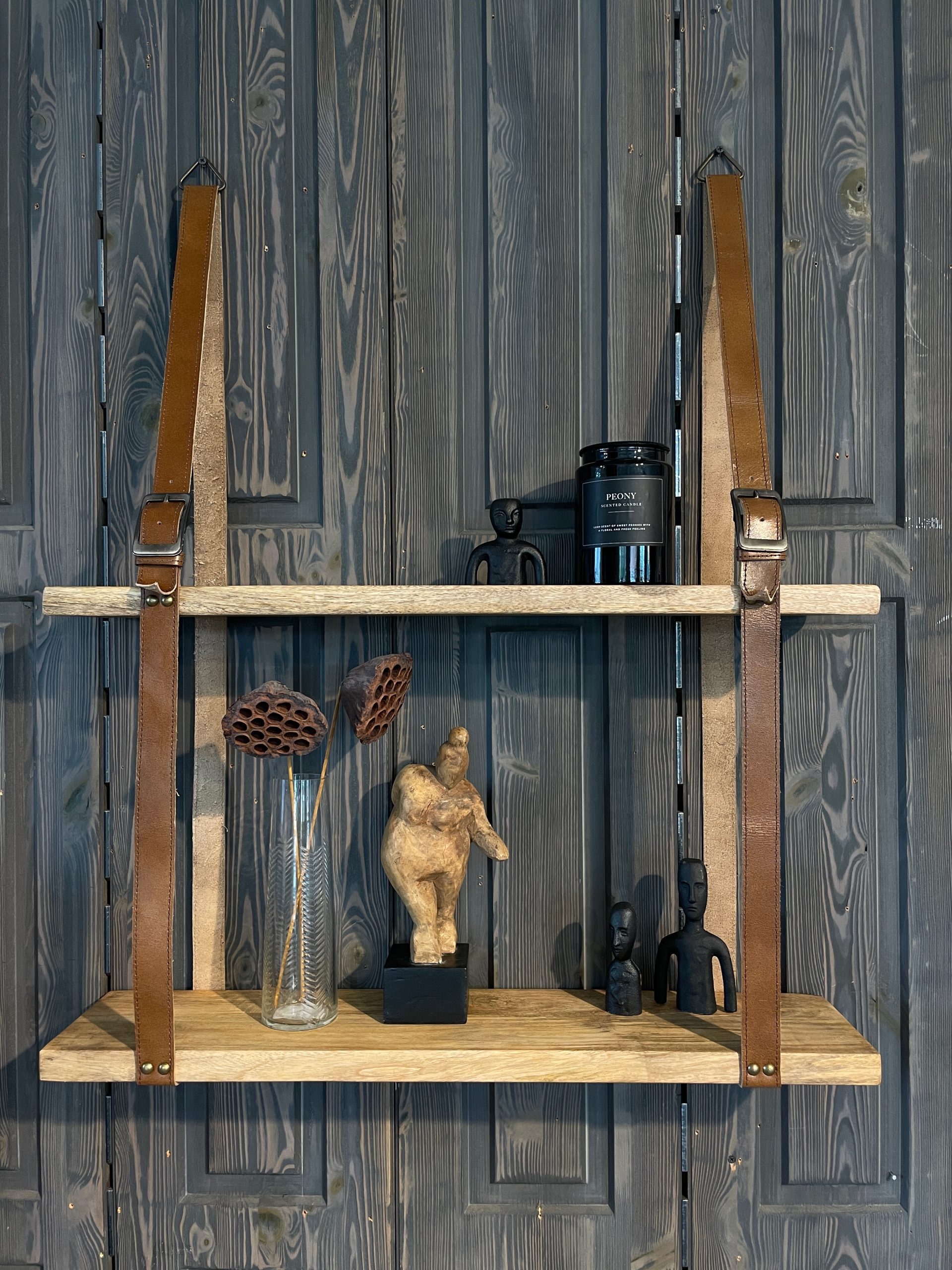 Rustik vægreol med to hylder