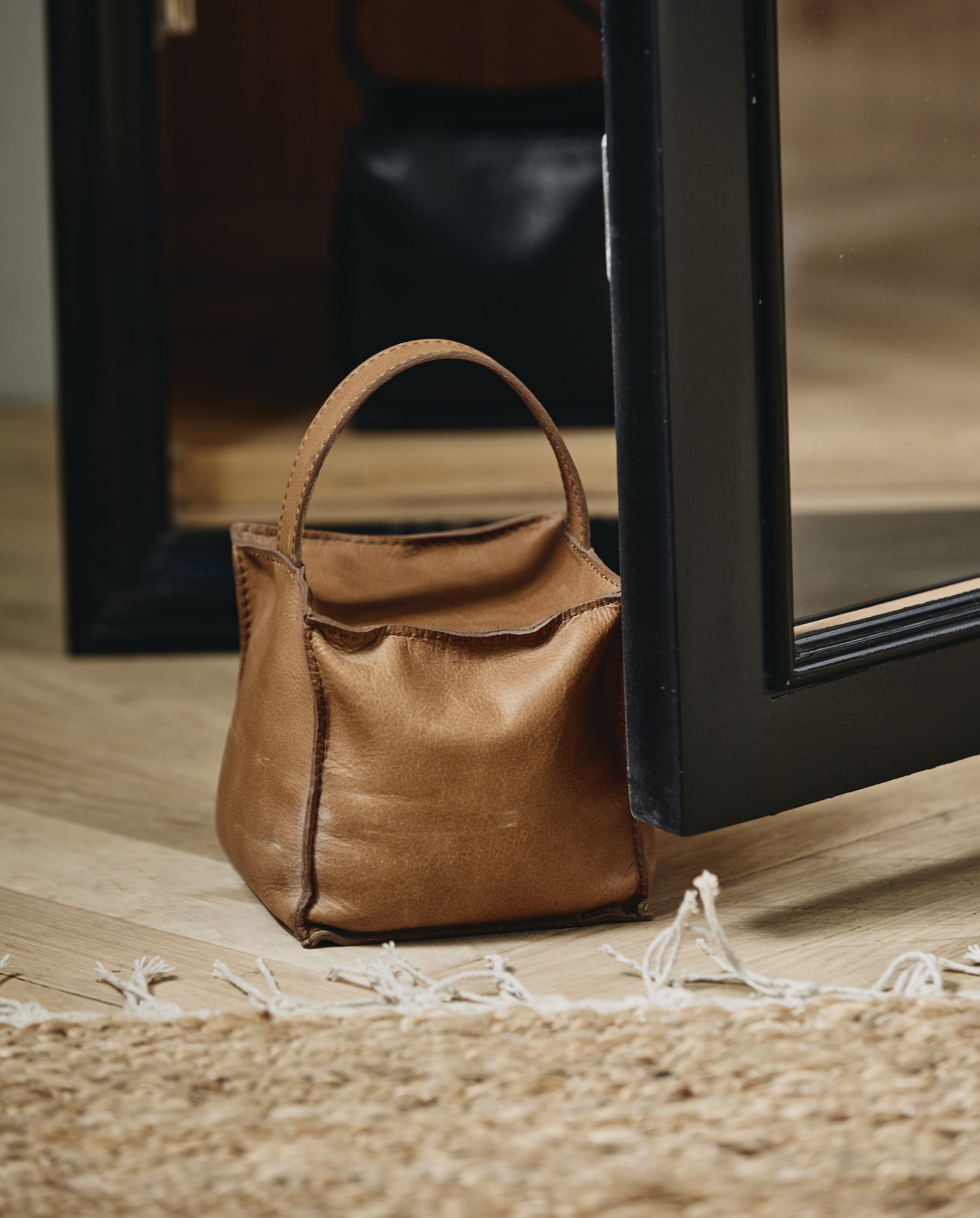 Dørstopper i læder med hank - BRUN