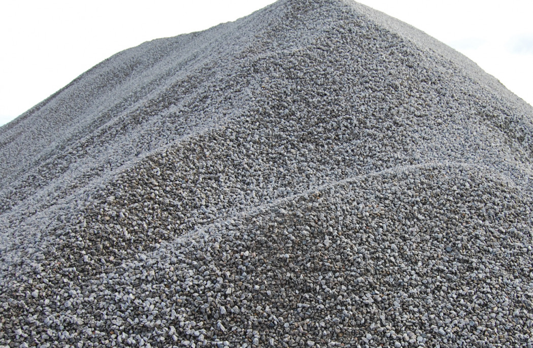 Grå skærver i trailer