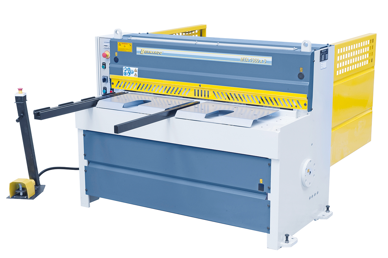 MTA 1360 x 3 mm Motoriseret pladesaks med manuelt pladestop Bernardo