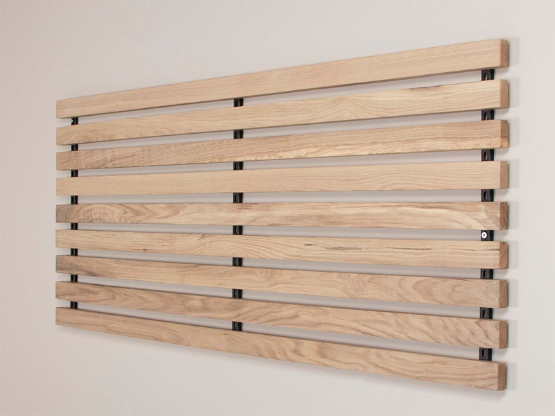 Ophængsløsning House of Sander 2Easy i smoked egetræ og sort metal til vægopbevaring