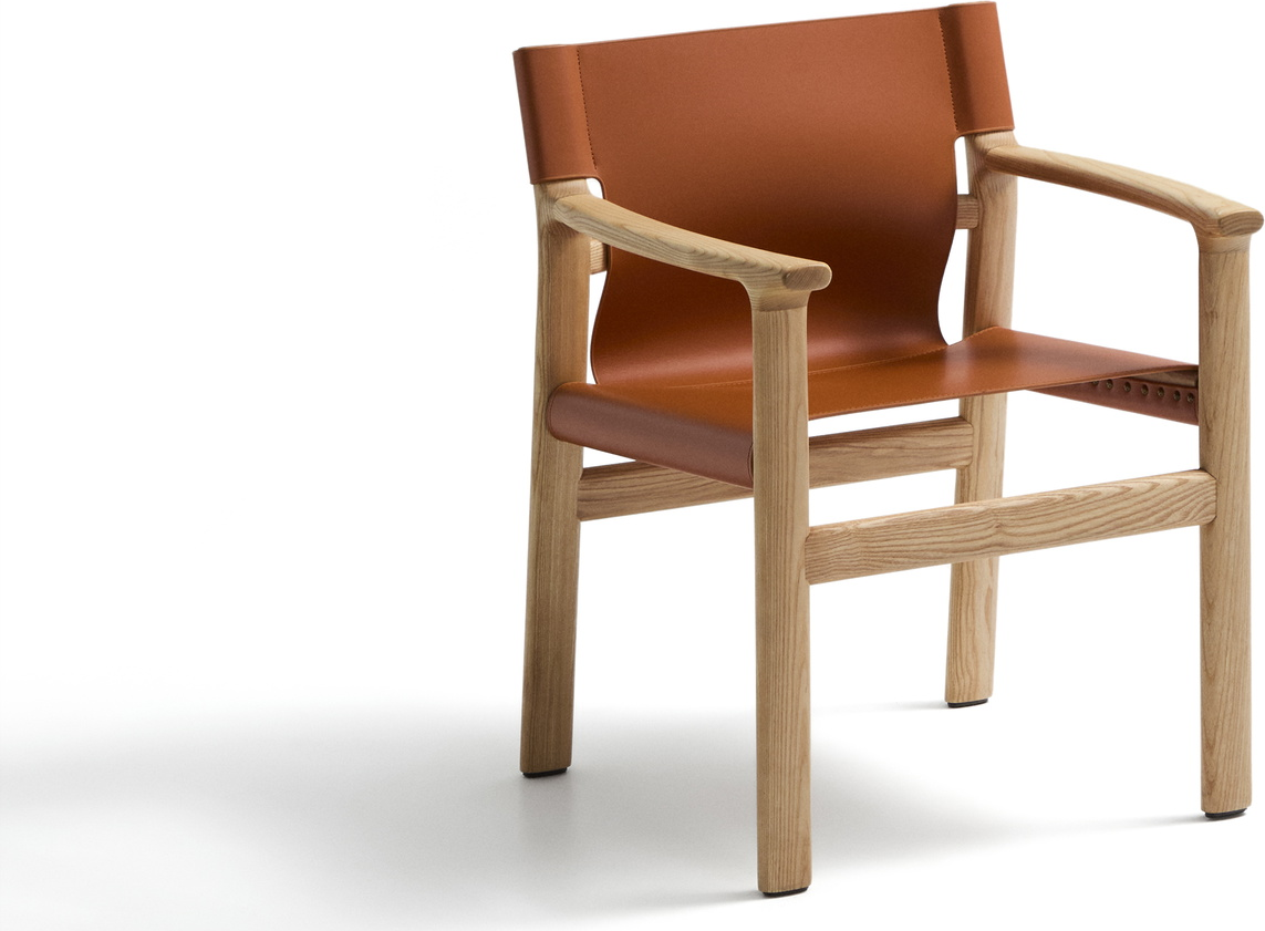 Spisebordsstol Kave Home Jan, massivt asketræ & genanvendt læder, orange, med armlæn, rustik