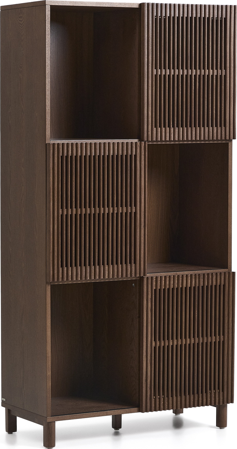 Højskab Kave Home Beyla mørkebrun træ med vertikale lameller, 3 skydedøre, 6 rum H170×B84,5×D42,5 cm