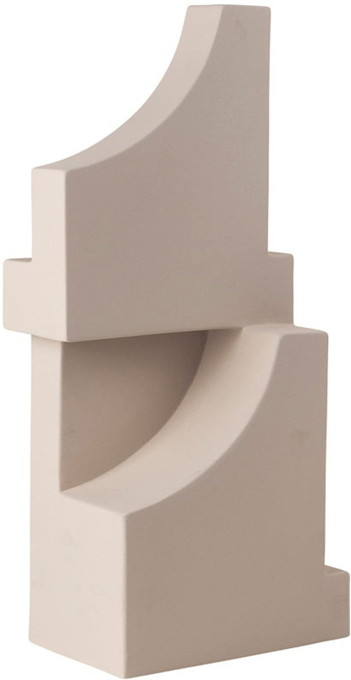 Skulptur i lertøj Kristina Dam Serif sandfarvet 56 x 15 x 24 cm