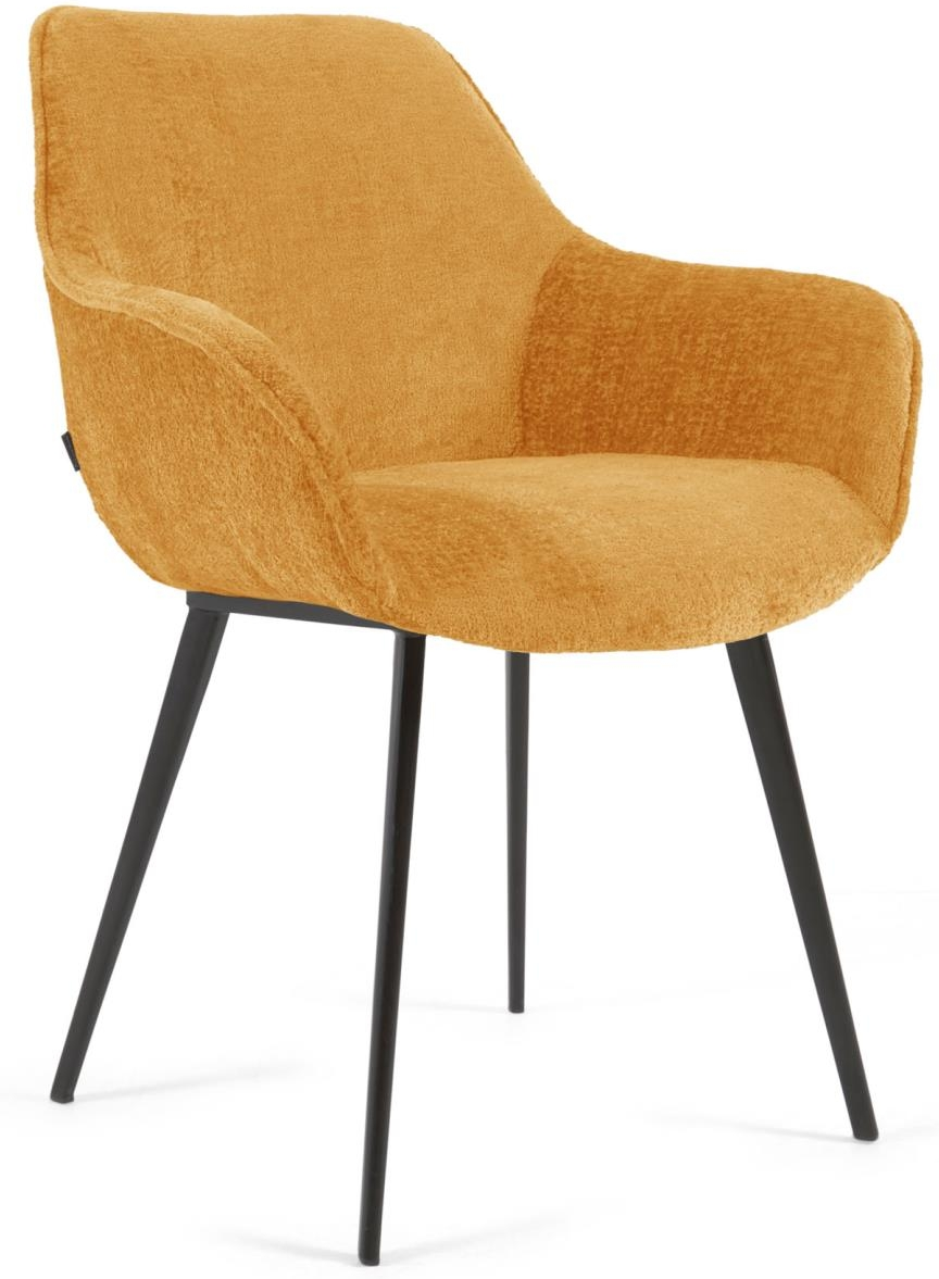 Spisebordsstol med armlæn Kave Home Amira sennepsgul fløjl chenille med sorte stålben