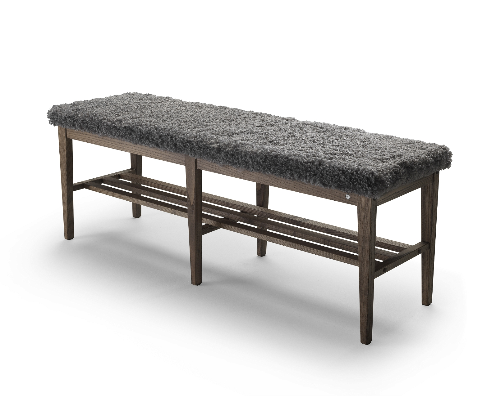 Entrébænk Oscarssons Möbel Nadja i massiv brunolieret ask med gråt imiteret fåreskind 130 cm