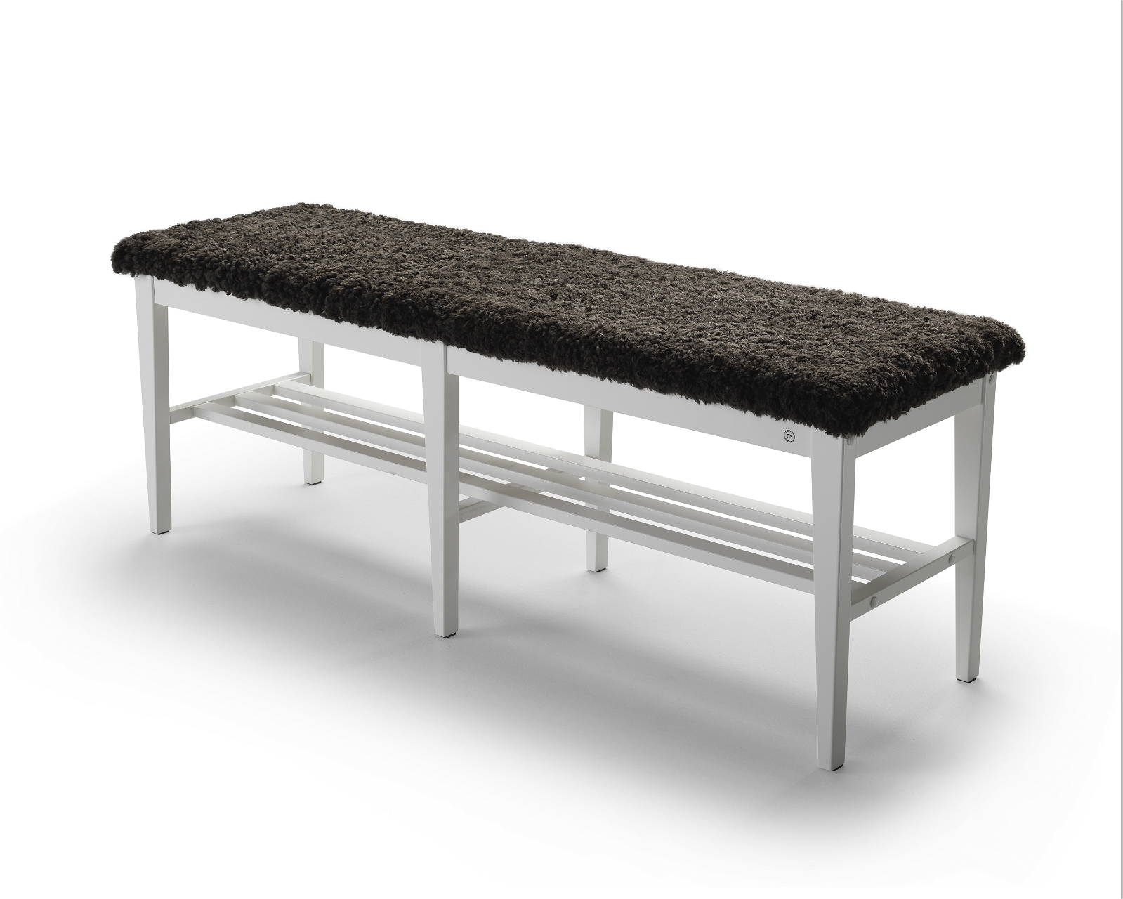 Entrébænk Oscarssons Möbel Nadja massiv birk hvidlak med brunt fåreskind L130xD40xH46 cm